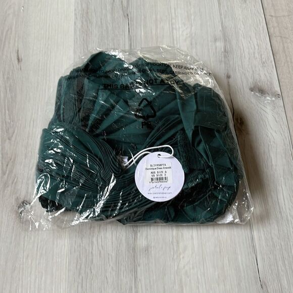 Petal + Pup DOMINIQUE DRESS - EMERALD Size 4 NWT‎ in packaging - Picture 6 of 7